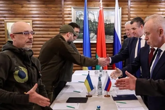 Ucrania anuncia cese el fuego temporal con Rusia para fines humanitarios
