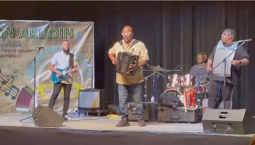 Acerca Consulado de EU música a fronterizos