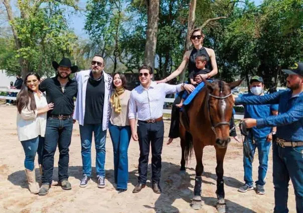 Convive la familia Aguilar con niños del DIF