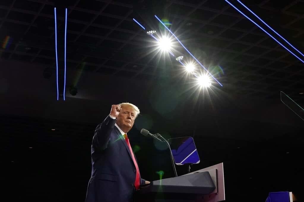 Aterriza de emergencia avión donde viajaba Trump