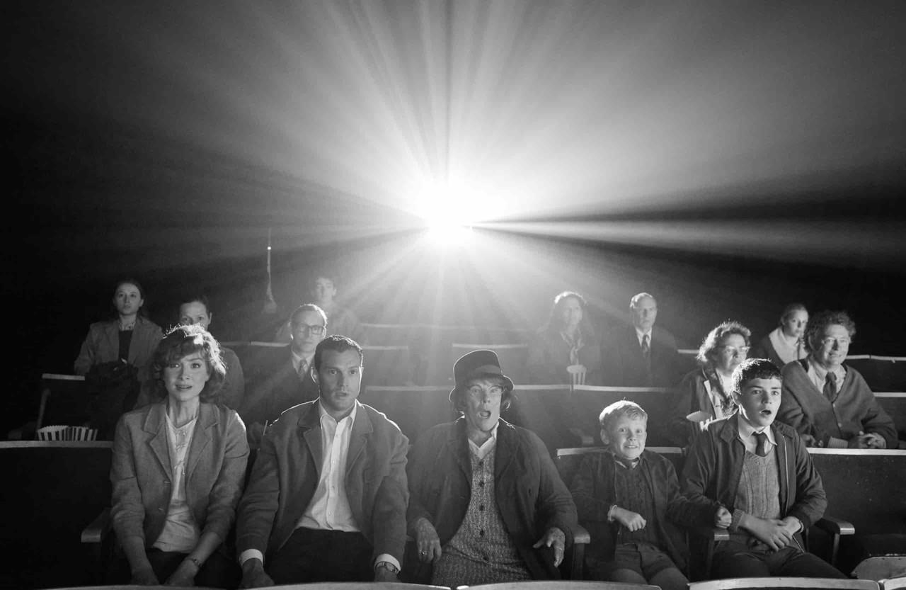 Retrata Belfast la pérdida de la infancia a través del drama y la comedia