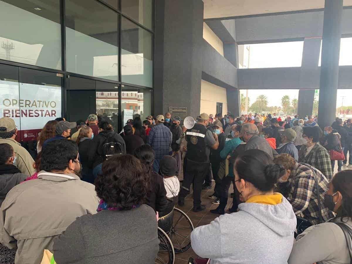 Tardanza y molestia en el pago a adultos mayores en Matamoros