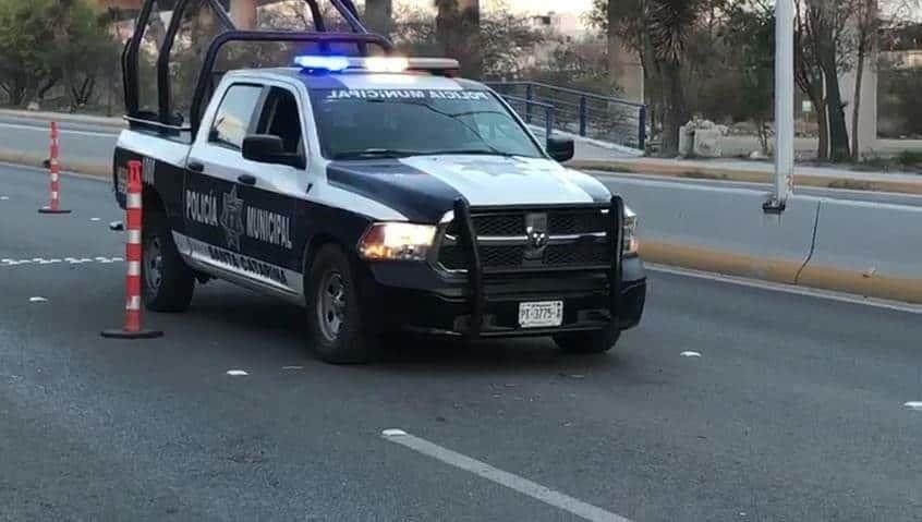 Lanzan granada contra policías de Santa Catarina