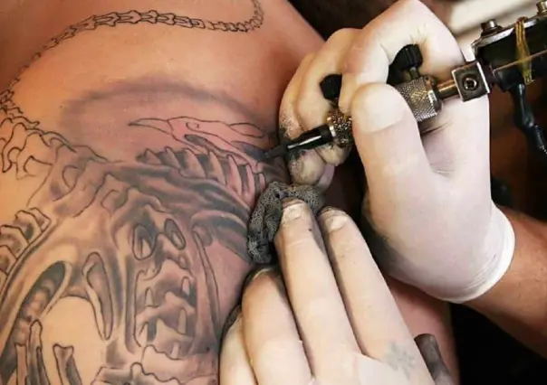 Conoce los riesgos de hacerte un tatuaje