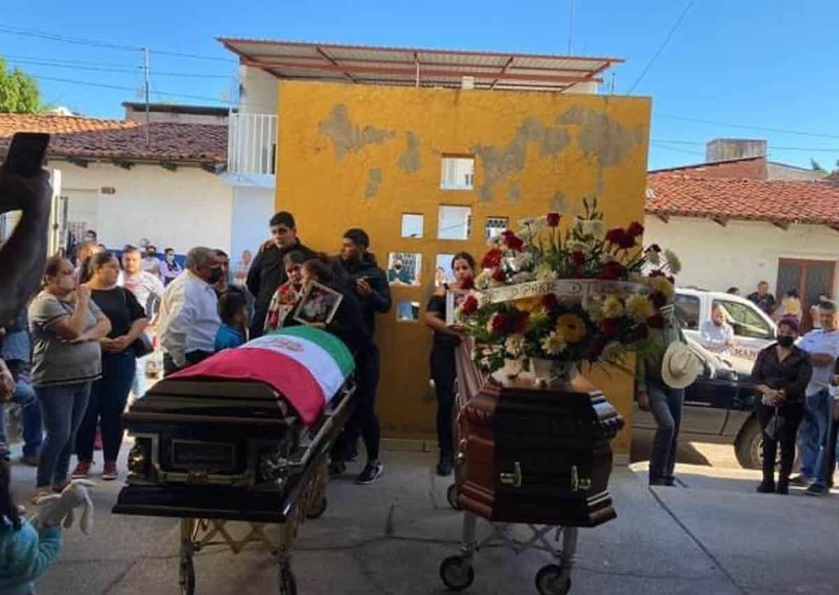 Sepultan a alcalde de Aguililla, Michoacán, y su asesor