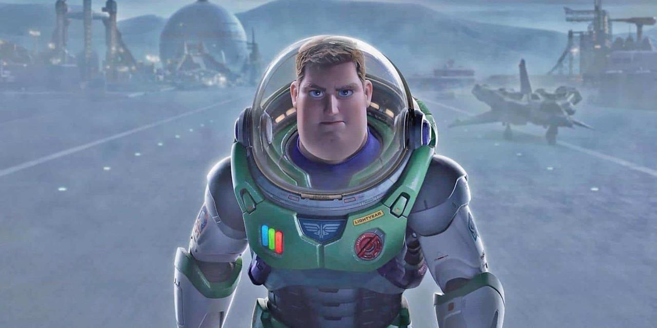 Tendrá Lightyear escena de beso lésbico