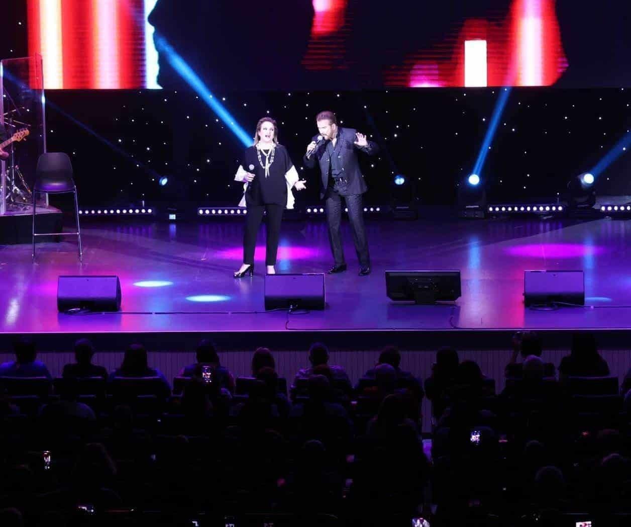 Festeja Pimpinela cuatro décadas de carrera en Monterrey