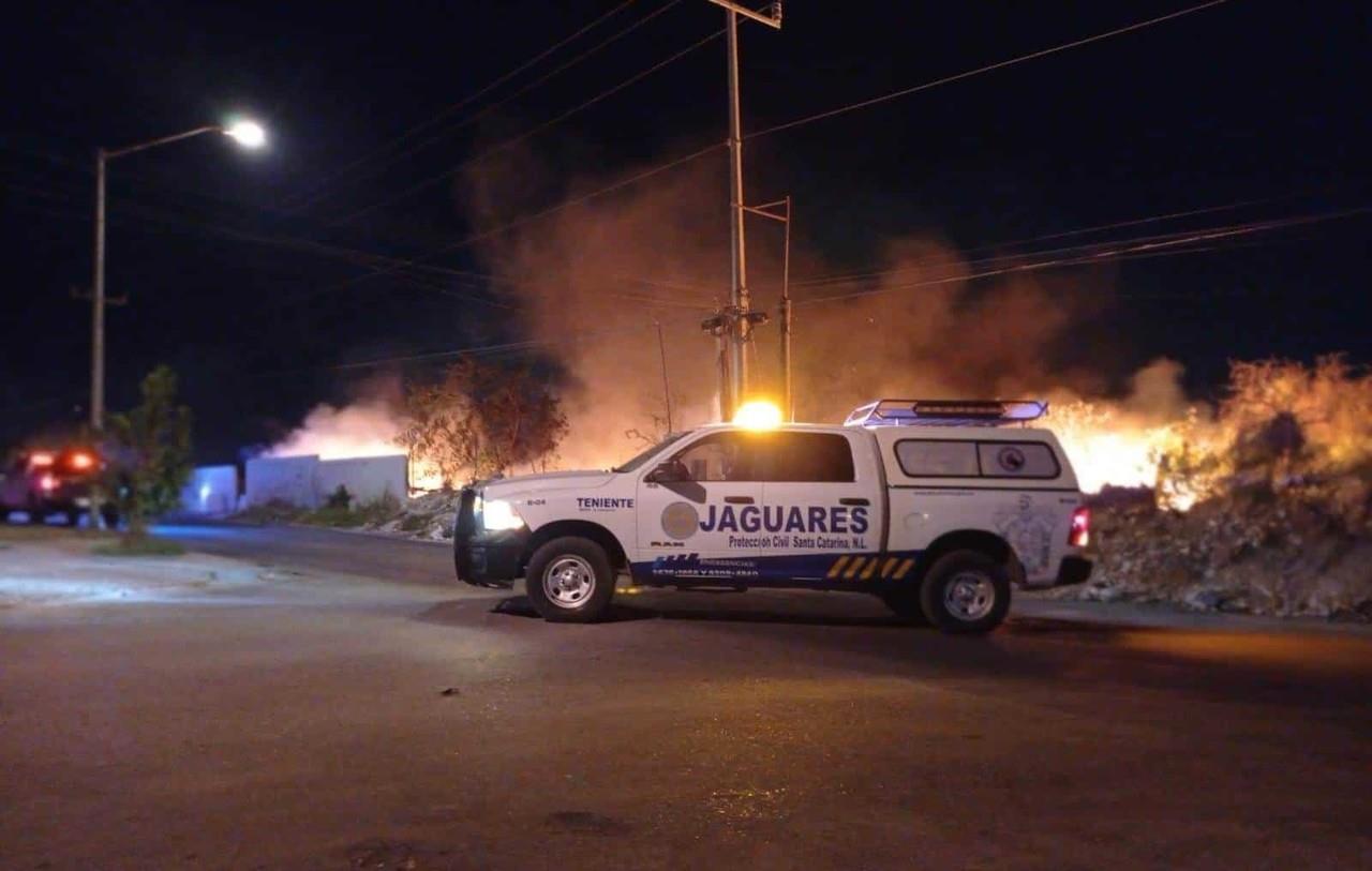 VIDEO: Evacuan a familias por incendio en Puerta de las Mitras