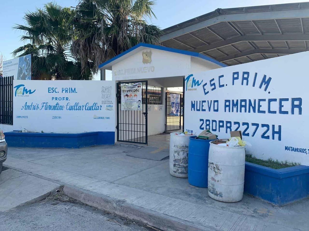 Cae barda se escuela primaria en Matamoros y suspenden clases