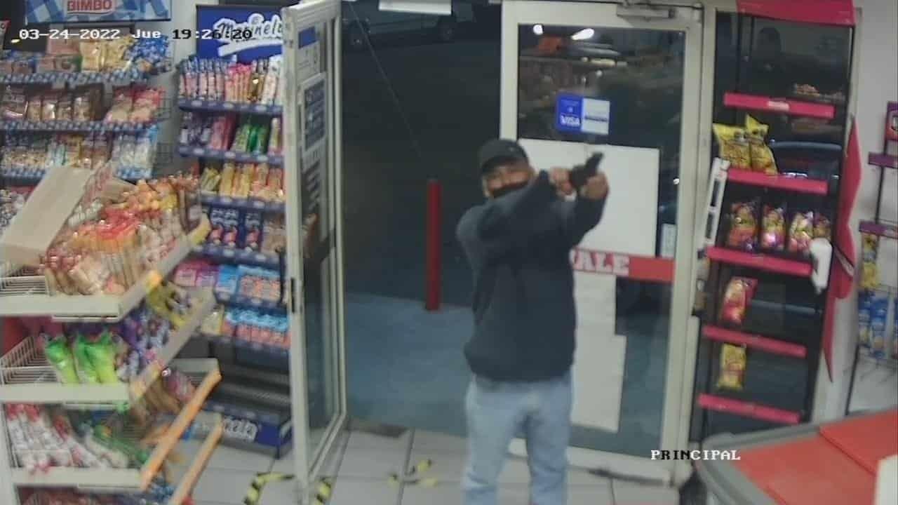 Asaltan a punta de pistola a clientes en San Nicolás