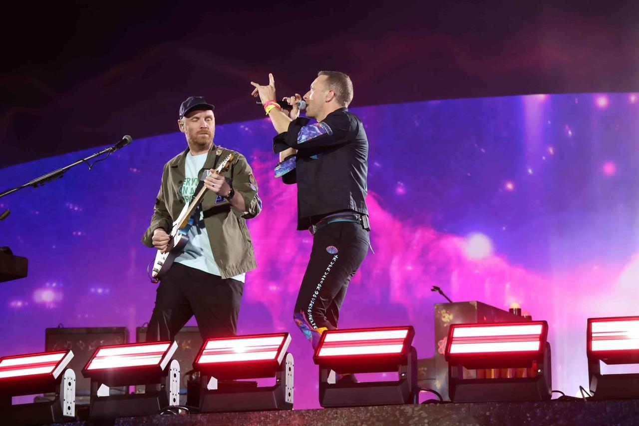 Chris Martin homenajea a Taylor Hawkins de Foo Fighters
