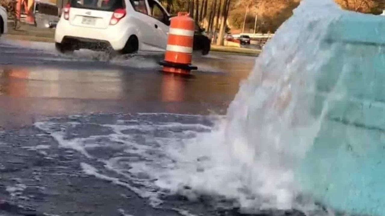 ¡Siguen tirando agua! Continua desfogue de pozo somero en San Pedro