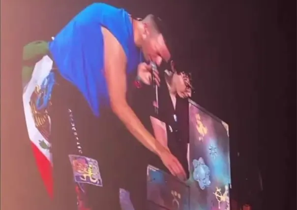 Le cumple Chris Martin sueño a fan y lo sube al escenario a tocar el piano