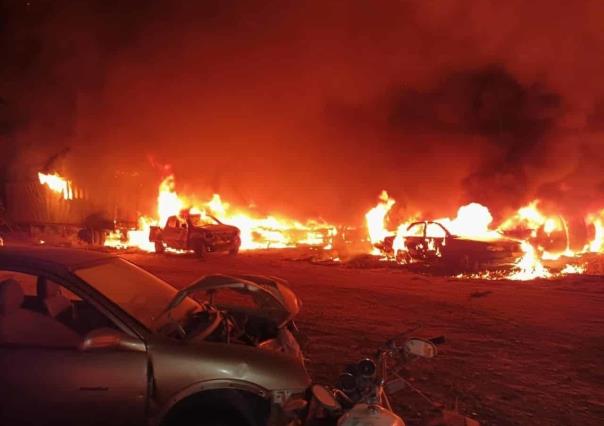 Incendio en corralón consume más de 1000 vehículos en Salinas Victoria