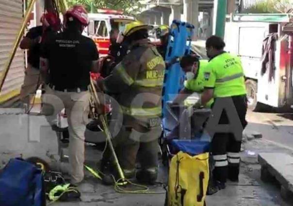 Rescatan a indigente que cae en drenaje en Monterrey