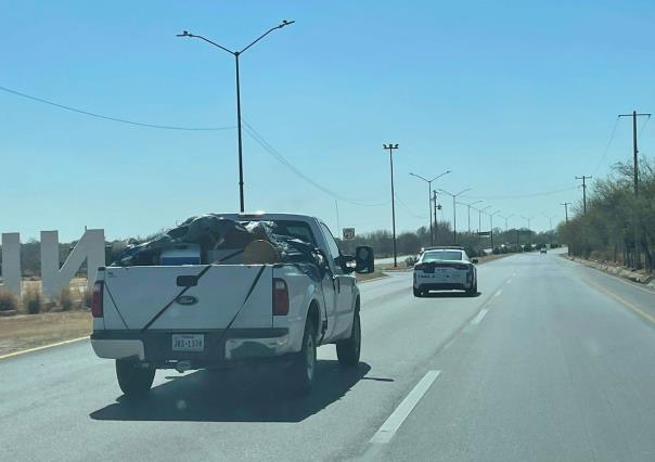 Viajan paisanos en caravana para evitar asaltos en la frontera