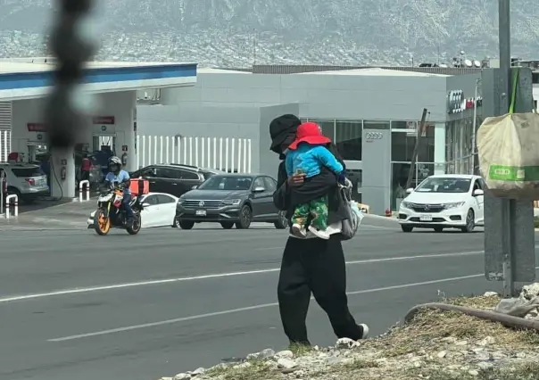 ¿Lo han visto? Denuncian a estafador que usa a bebé de juguete en Monterrey