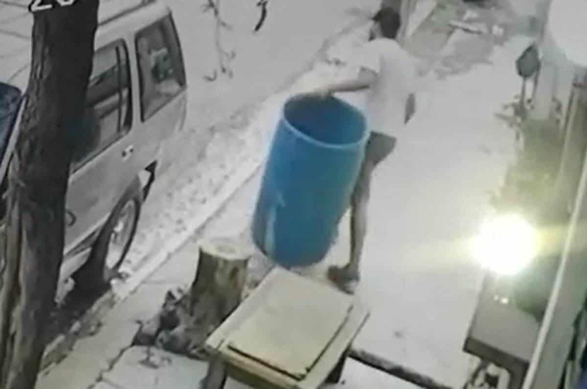 Siguen operando los ladrones de tambos y botes de basura