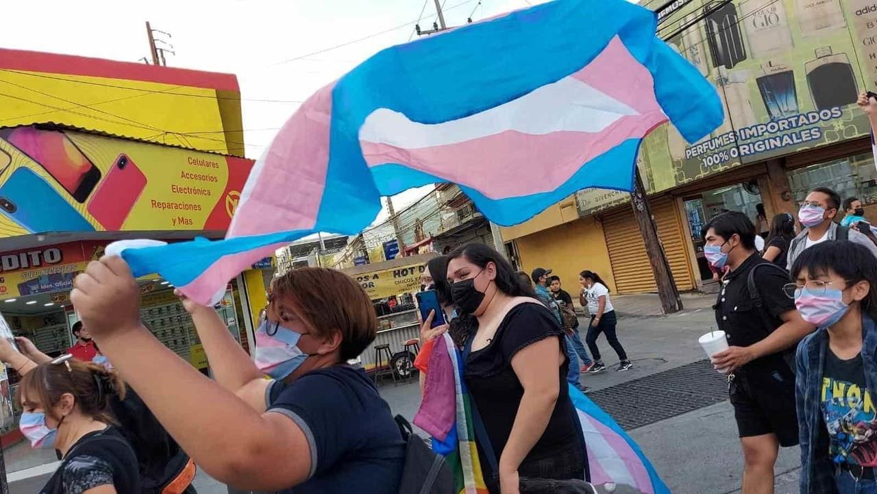 ¡Aquí estamos y existimos! Personas trans y binarias marchan por derecho