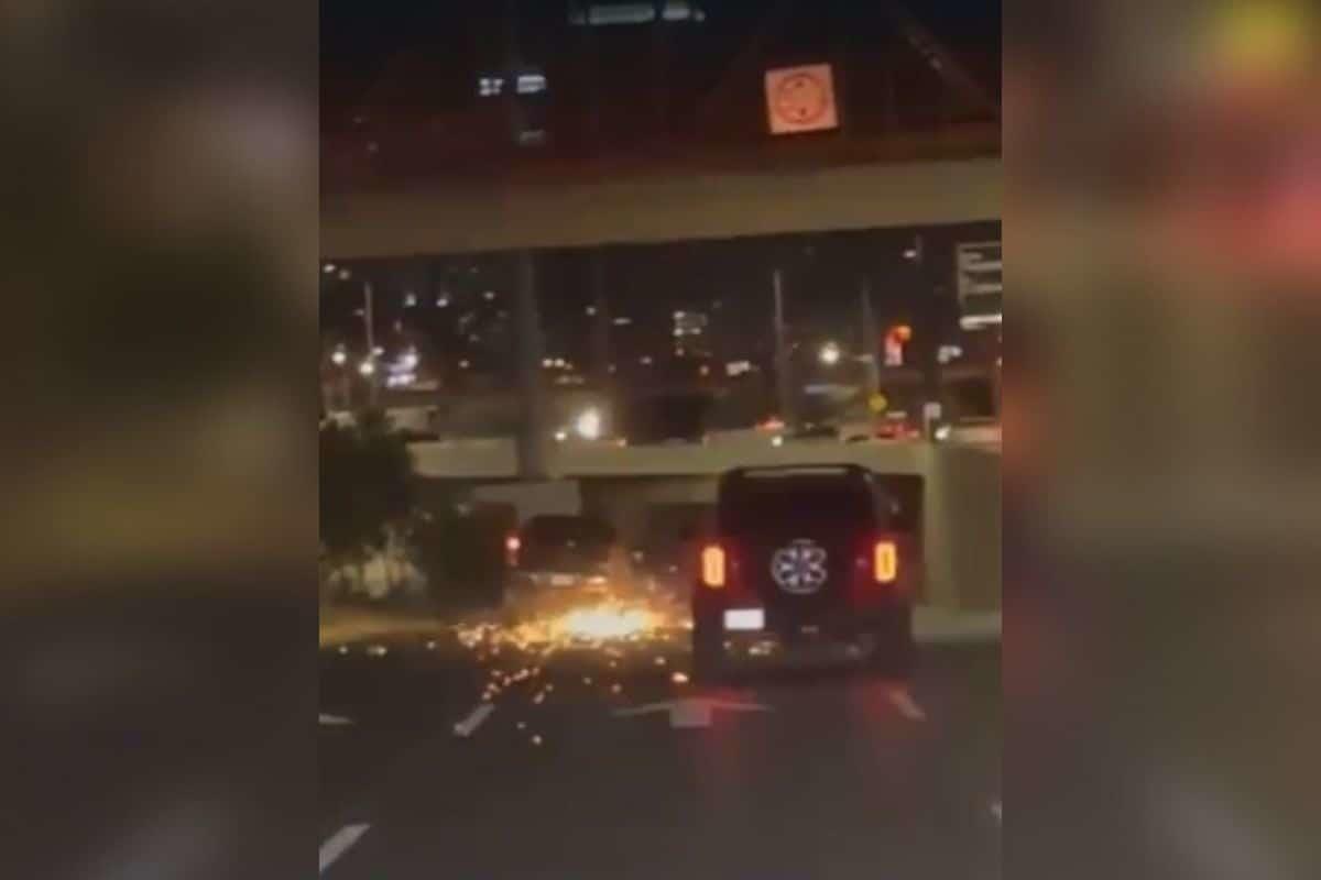 Circula conductor 19 kilómetros sin neumático lanzando chispas