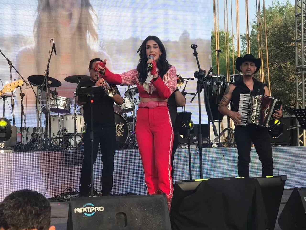 Le pone Sandra Echeverría el sabor norteño a Pa’l Norte 2022