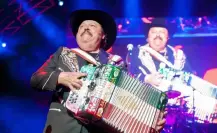VIDEO: Que me lleve el diablo Se cae Ramón Ayala en pleno escenario
