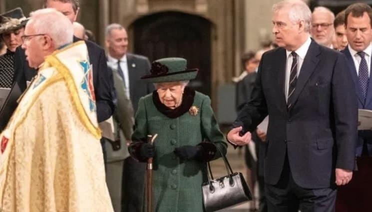Reina Isabel no asistirá a misa de Jueves Santo