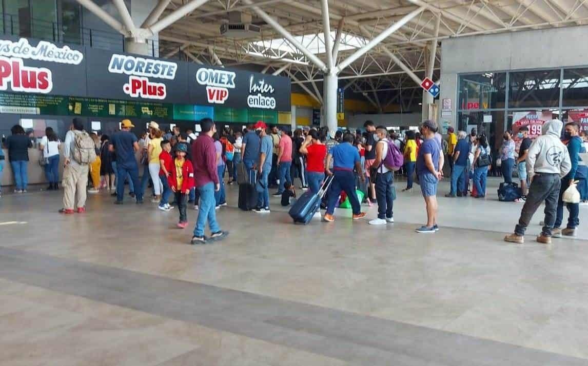Central de autobuses de Monterrey registra 75 % de paseantes