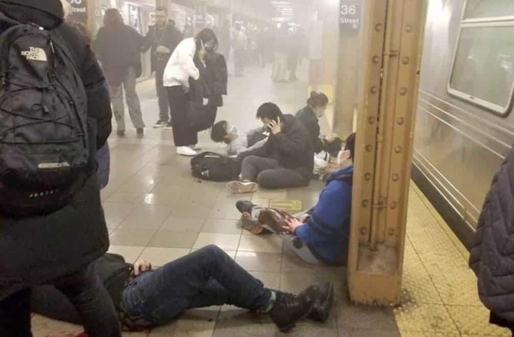 Tiroteo en metro de Nueva York deja varios heridos
