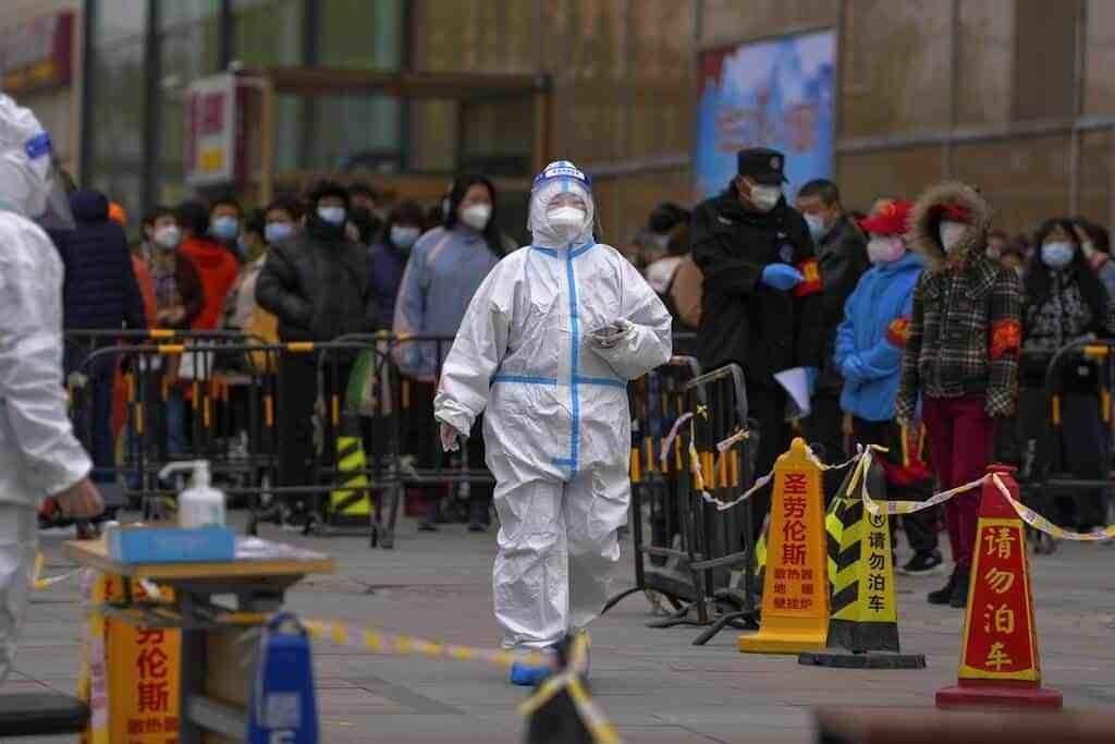 ¿Una buena? Baja número de casos y muertes por COVID-19 a nivel mundial