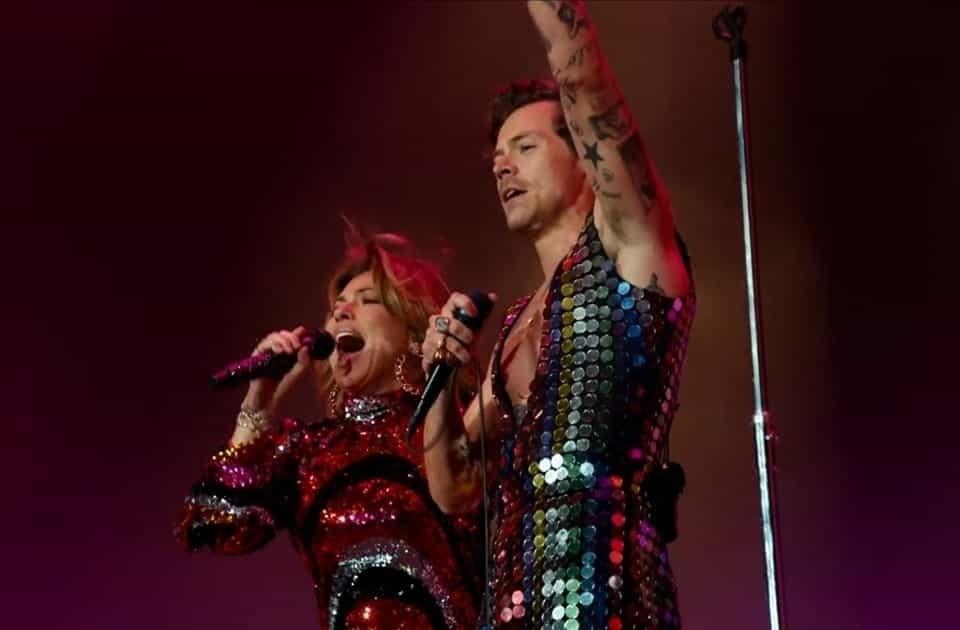 Sorprende Harry Styles al tener a Shania Twain como invitada en Coachella
