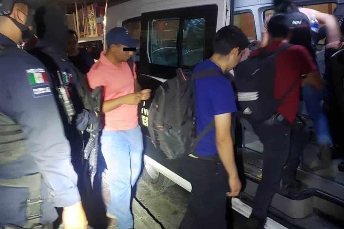 Policía de Monterrey descubre a migrantes escondidos en céntrico hotel
