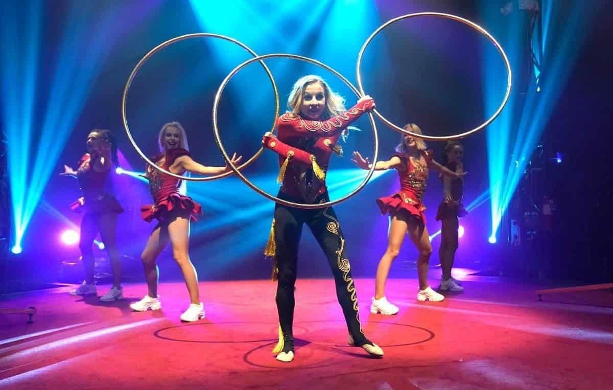 Gimnastas huyen de la guerra, hoy brillan en circo Hermanos Vázquez
