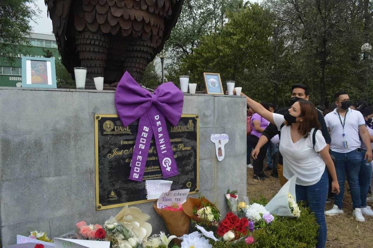 Alumnos de la Facultad de Derecho dan adiós a Debanhi Escobar