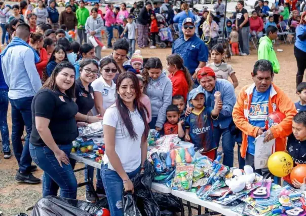 Se organizan estudiantes para entregar juguetes por Día del Niño