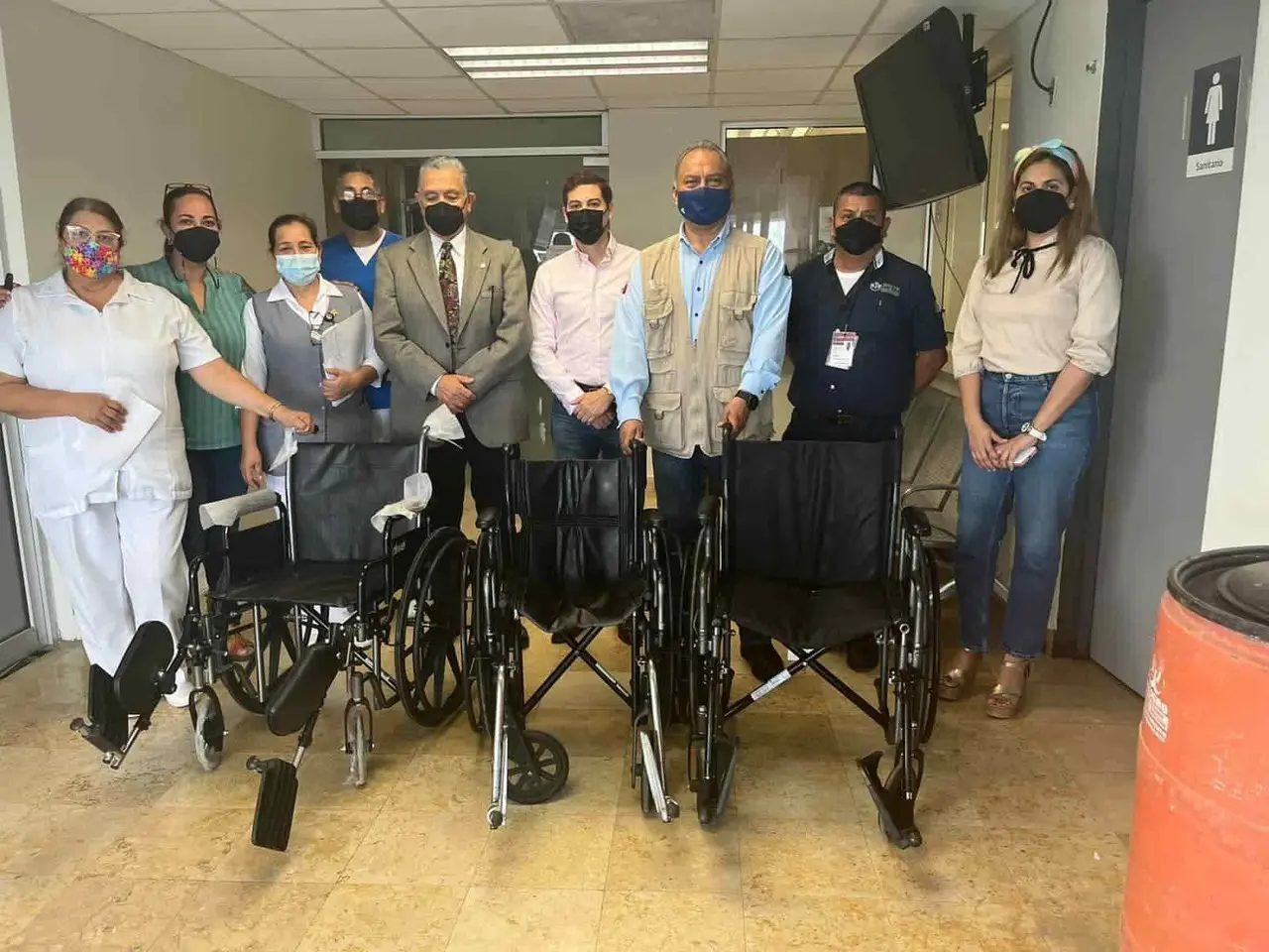 Dona CANACO sillas de ruedas a ISSSTE Matamoros