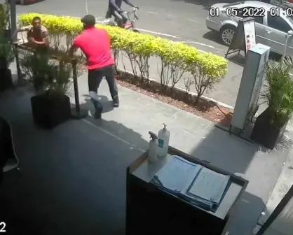 ¡Sin razones! Centroamericano ataca a joven cuando comía en CDMX