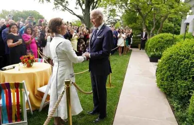 Celebra Beatriz Gutiérrez el 5 de Mayo con Biden