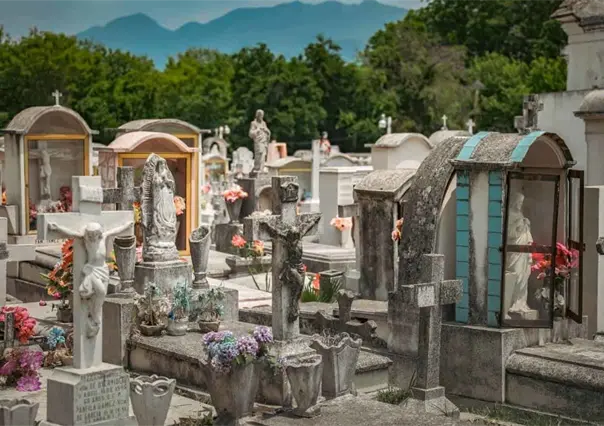 Supervisa David de la Peña panteones de Santiago