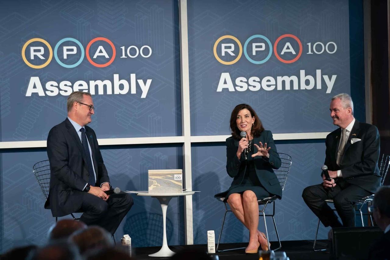 Gobernadora de Nueva York, Kathy Hochul, da positivo a COVID-19