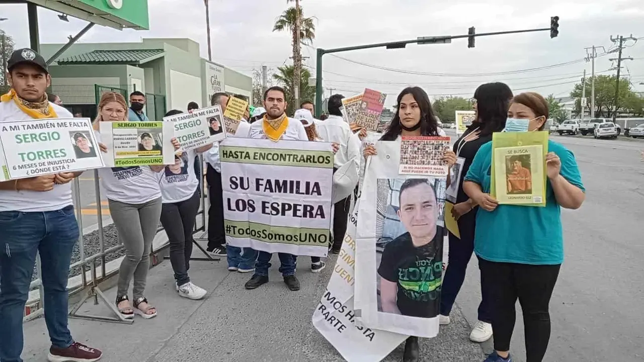 Familiares de desaparecidos buscan ayuda de AMLO