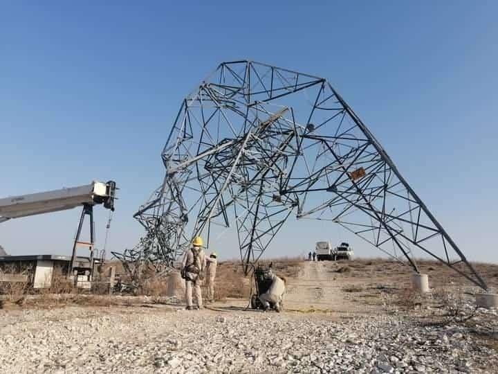 Refuerza CFE Nuevo Laredo rehabilitación de torres de alta tensión en Acuña