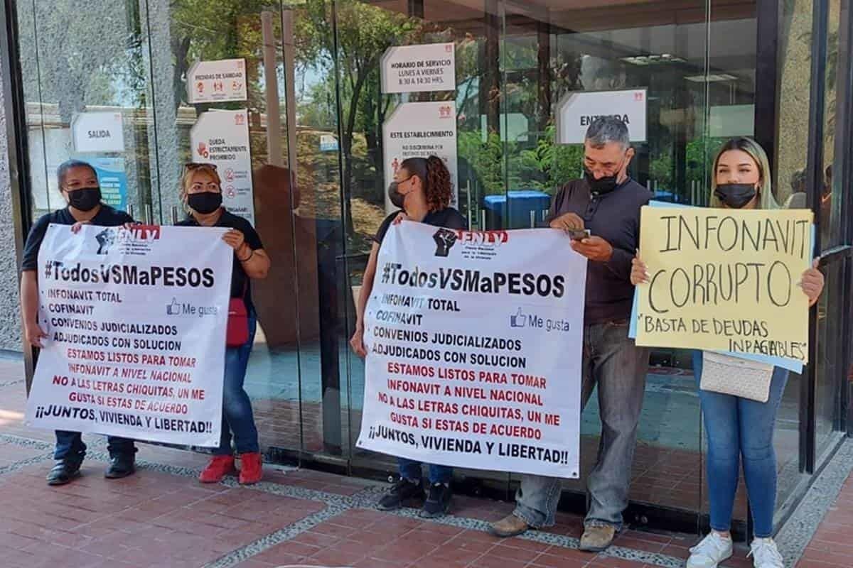 Exigen al Infonavit permitir el cambio de créditos de VSM a pesos