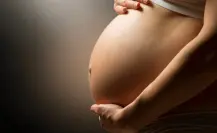 Embarazos juveniles, entre riesgos para la madre y el bebé