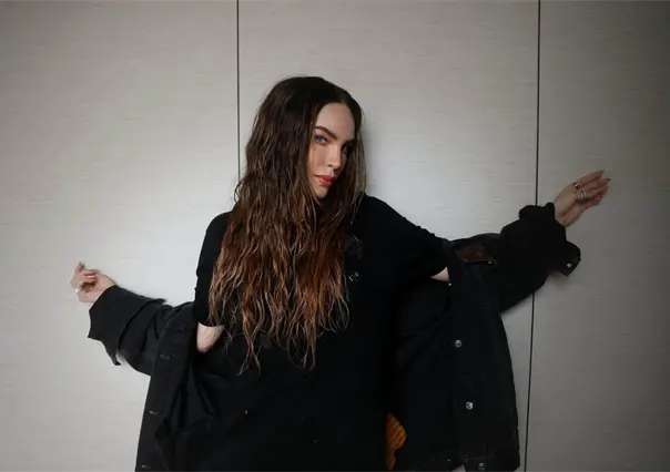 Presume Belinda su espectacular figura con foto en topless