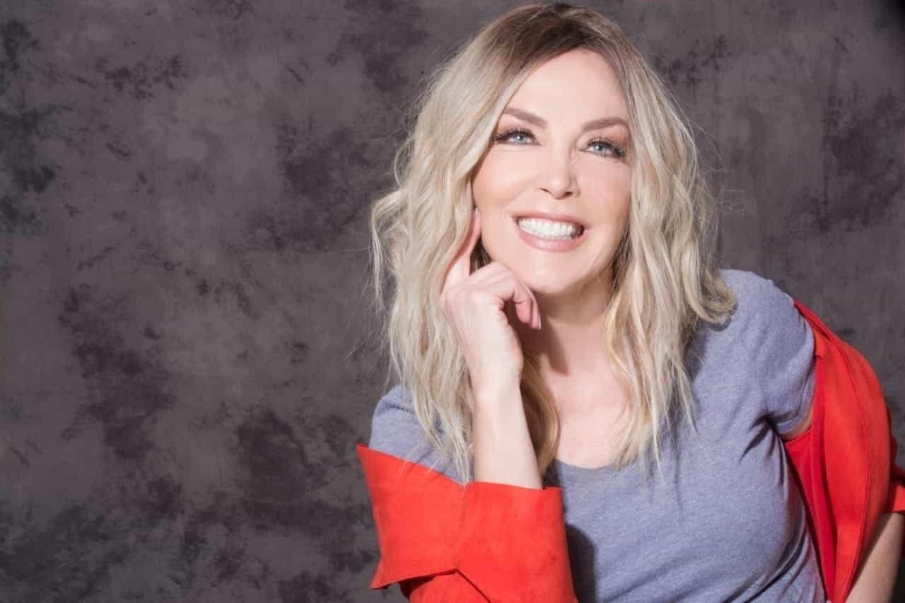 Disfruta Laura Flores su libertad en la música