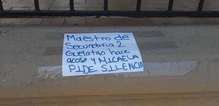 Cesa Educación a docente de secundaria por supuesto acoso
