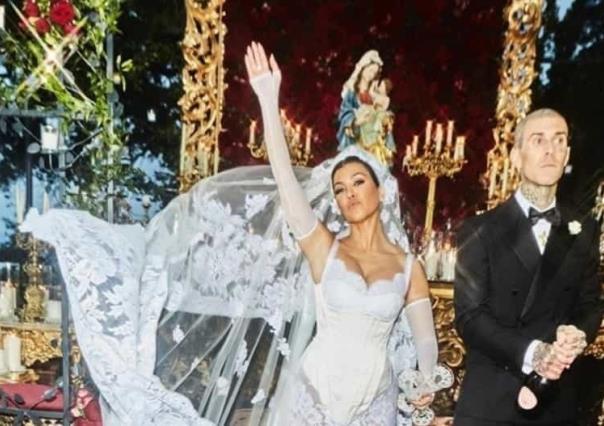 Le dice Kourtney Kardashian sí, acepto a Travis Barker en Italia