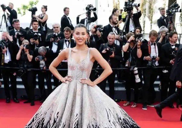 ¡Eso es caer con estilo! Michelle Salas tropieza en Festival de Cannes
