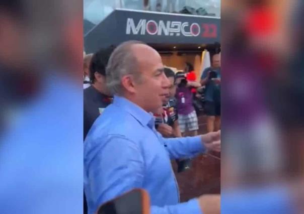 Felipe Calderón celebra con Checo Pérez su triunfo en F1 con un chapuzón